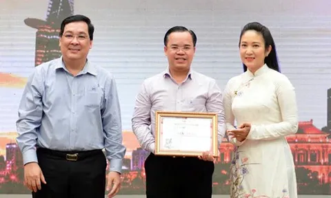 Trao giải và ra mắt sách 50 năm thành phố nghĩa tình của tôi: Vẹn nguyên tình người