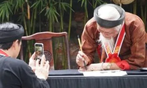 ‘Thầy đồ’, thư pháp lên sàn thương mại điện tử