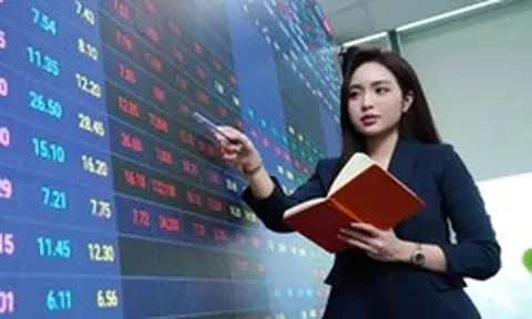 Thấy gì việc mua bán cổ phiếu của lãnh đạo doanh nghiệp bất động sản?