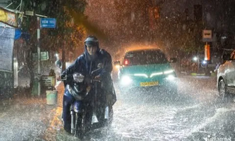 Mưa lớn dồn dập từ Huế đến Nam Bộ, có nơi trên 300mm