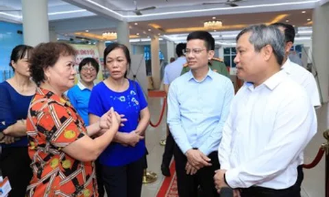 Chủ tịch Hà Nội kiểm tra việc lấy ý kiến người dân về quy hoạch sông Hồng