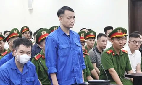 Giám đốc công ty dược và cựu cán bộ công an hầu tòa vì đưa hối lộ và lừa đảo