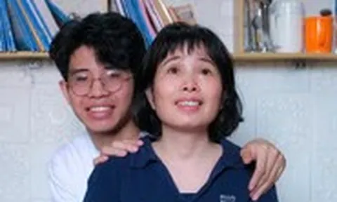 Rơi nước mắt bài tính học phí của con trai người mẹ khiếm thị, HS giỏi lý tỉnh, đậu ĐH Quốc gia