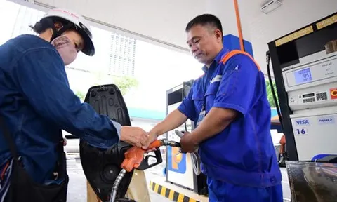 Vì sao giá xăng dầu trong nước tăng liên tiếp dù giá thế giới tuần qua giảm?