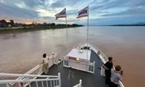Đến Nakhon Phanom: 'Ở một đêm, thêm một năm tuổi thọ'