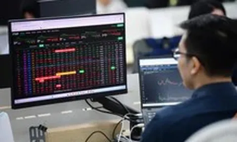 Tuần đầu nâng hạng, khối ngoại bán ròng hơn 2.700 tỉ đồng