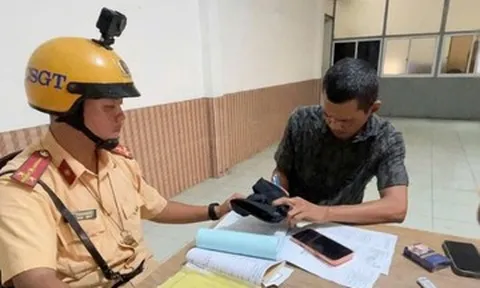 Truy camera, phạt tài xế xe ben đổ đất kéo dài 200m trên đường Cộng Hòa