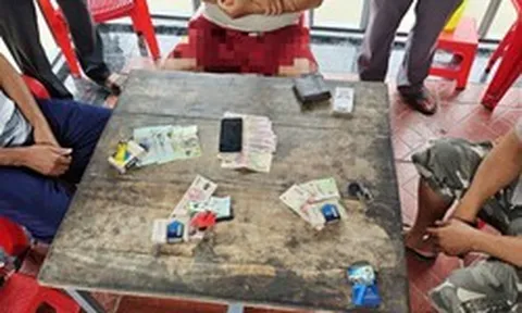 Công an kiểm tra quán cà phê lúc 15 giờ 30 phút, tạm giữ số tiền 4 triệu đồng