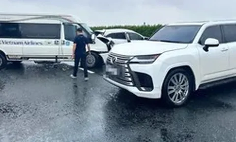 Tạm giữ hình sự tài xế xe Lexus lạng lách, chặn xe khác dẫn đến tai nạn trên cao tốc