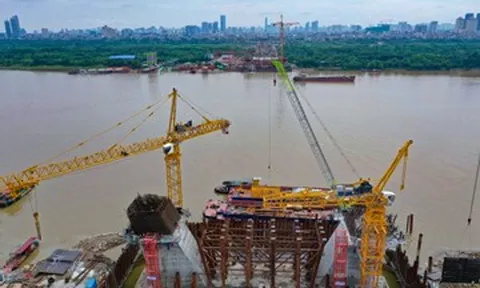 Cận cảnh đại công trường xây dựng siêu cầu gần 20.000 tỷ ở Hà Nội