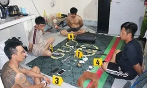 Công an kiểm tra nhà trọ lúc 21 giờ 30 phút, tạm giữ hình sự Trần Minh Tài 25 tuổi và 3 người khác