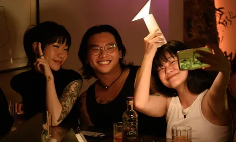 Vì sao quán bar luôn tối?