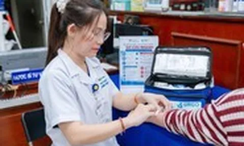 Hoàn tất đào tạo sơ cấp cứu cộng đồng cho hơn 1.000 dược sĩ, Long Châu sẵn sàng hỗ trợ người dân mùa mưa, ngập