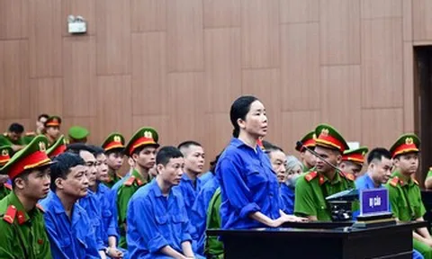 'Bà trùm' Mai Anh khai về tiền tỷ để trong thùng hoa quả, đưa đến nhà cán bộ