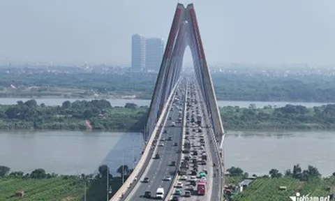 Hà Nội tháo biển khoảng cách trên cầu Nhật Tân: Bài học từ một quyết định vội?