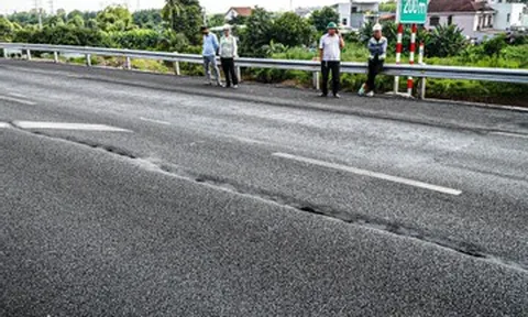 Vụ cao tốc xuất hiện vết nứt dài 40m: Khoan địa chất tìm nguyên nhân