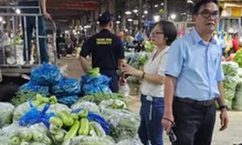Giá rau củ chợ lẻ cao gấp 3-4 lần chợ đầu mối, người bán lãi đậm?