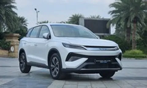 Xe hybrid ồ ạt tung ra thị trường, giá cả cạnh tranh khốc liệt