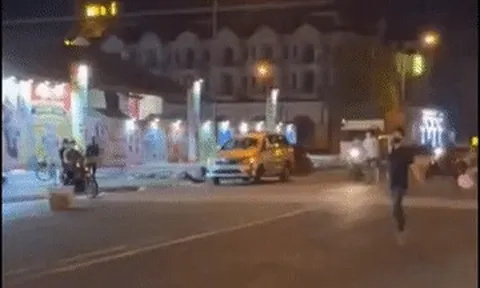 Xác minh clip thanh niên cầm mã tấu rượt chém nhóm đối thủ ở khu vực hội chợ