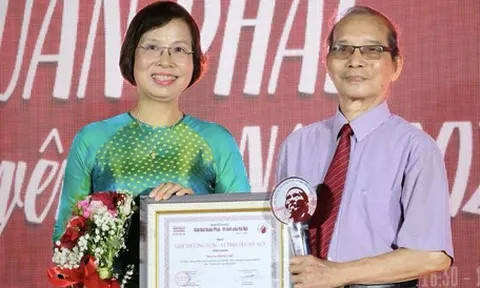 Nhà thơ Bằng Việt nhận Giải thưởng Bùi Xuân Phái