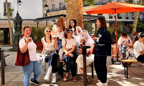 Hai bạn trẻ mở quán cà phê Việt giữa Paris