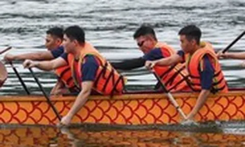 Tưng bừng khai mạc Giải bơi chải thuyền rồng và ván SUP Hà Nội 2026