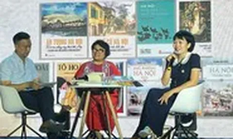 Khách đọc văn chương rồi ghé Hà Nội, giật mình về 'độ vênh'