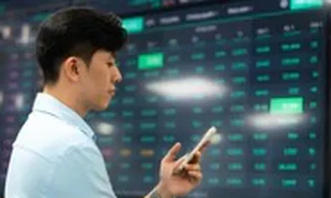 VN-Index giảm cả 5 phiên giao dịch, 7 cổ phiếu gây chú ý tuần qua