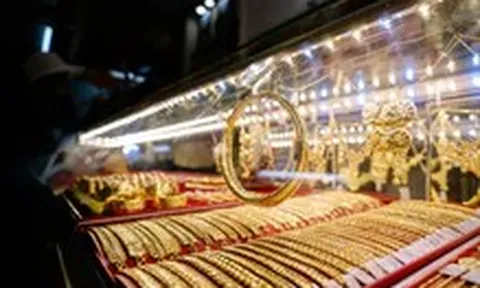 Giá vàng hôm nay 5-10: Vàng thế giới tăng nhẹ, vẫn loay hoay dưới 4.200 USD