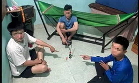 Công an kiểm tra lúc 23 giờ: Giữ khẩn cấp 3 nam thanh niên cùng SN 2000