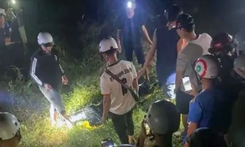 Phát hiện thi thể người đàn ông mắc trên bụi cây