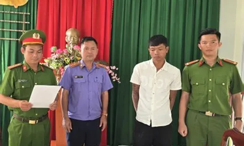 Thấy vợ uống bia, nhảy múa ở tiệc liên hoan, chồng tưới xăng đốt nhà