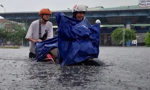 Dự báo thời tiết 7/10/2026: Huế - Đà Nẵng mưa lớn 'như trút nước'