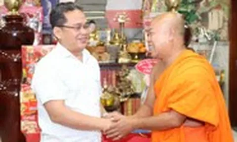 Lãnh đạo Mặt trận Tổ quốc TP.HCM thăm các chùa Khmer dịp lễ Sen Dolta