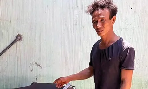 Gã đàn ông có 2 tiền án cầm lưỡi kéo đe dọa phụ nữ, cướp xe máy