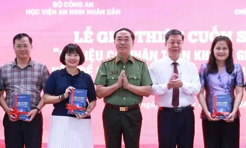 Thượng tướng Trần Quốc Tỏ biên soạn sách về bảo vệ dữ liệu cá nhân trên không gian mạng