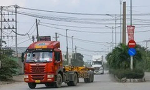 Xe ghi 'chở container' trên giấy đăng kiểm đem đi chở cuộn thép có bị phạt?