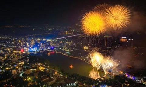 Mãn nhãn với màn pháo hoa lộng lẫy mừng 72 năm Giải phóng Thủ đô