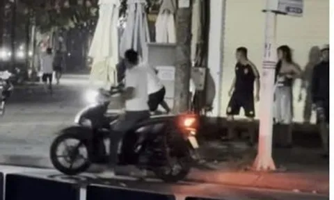 Nhóm thanh niên nam nữ hỗn chiến giữa đường ở Hà Nội