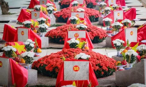 Các anh trở về giữa lòng nhân dân, ấm vô cùng vòng tay mẹ Việt Nam