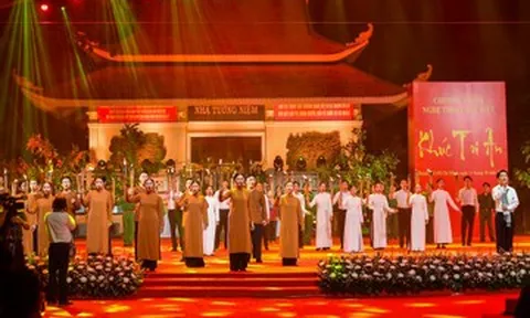 Xúc động đêm tri ân ở công viên Lê Thị Riêng trước giờ an táng 731 hài cốt liệt sĩ