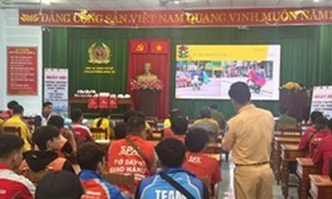Công an kiểm tra 71 shipper của 6 công ty