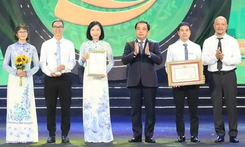 Hà Nội trao Giải báo chí Phát triển văn hóa và xây dựng người Hà Nội thanh lịch, văn minh