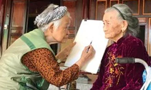 Nữ họa sĩ chạy đua với thời gian để lưu giữ chân dung các Mẹ Việt Nam Anh hùng
