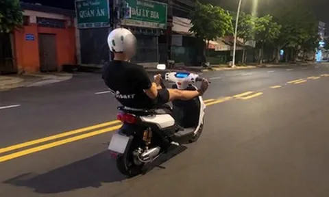 CSGT TPHCM xử lý nhiều thanh thiếu niên biểu diễn đi xe máy để 'câu view'