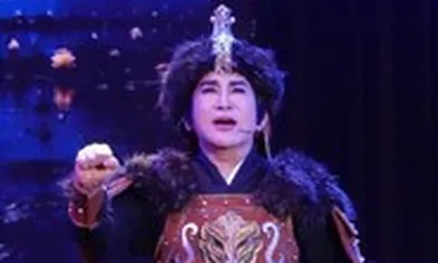 Ngàn khán giả hát mừng sinh nhật trong live show dài đến rạng sáng hôm sau của Kim Tử Long
