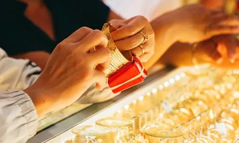 Giá vàng hôm nay 19-10: Vàng tăng nhẹ, khó đoán hướng đi tuần mới