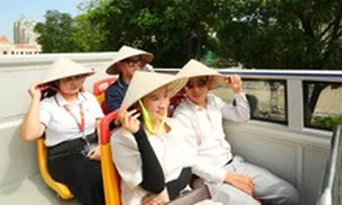 Xe buýt điện 2 tầng đầu tiên tại TP.HCM đi vào hoạt động
