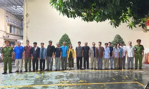 TPHCM: Từ vụ quán karaoke môi giới mại dâm, bóc gỡ đường dây đánh bạc lớn