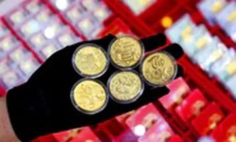 Giá vàng bất ngờ đi xuống, hướng về ngưỡng 4.100 USD/ounce